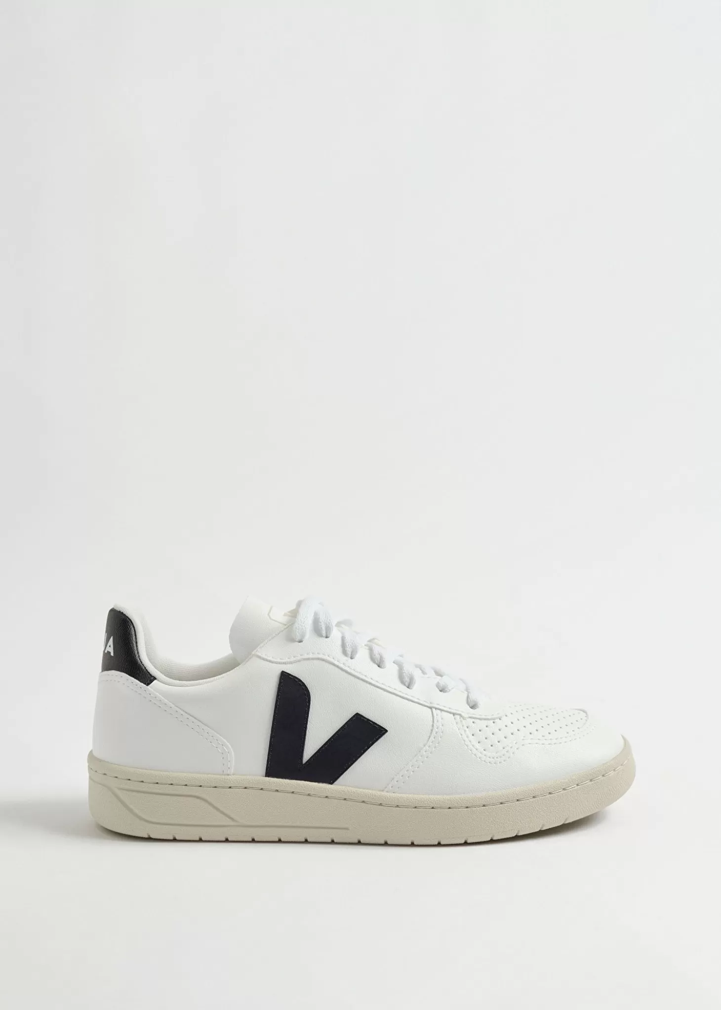 Kvinnor & Other Stories Sneakers | Veja V-10 Vegan Sneakers